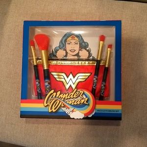 Wonder Woman Brush Set